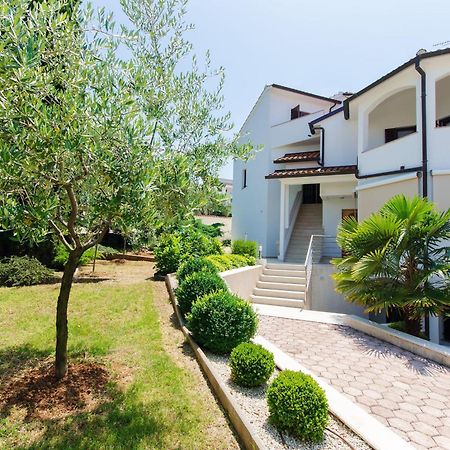 Apartments Gloria เวอร์ซาร์ ภายนอก รูปภาพ