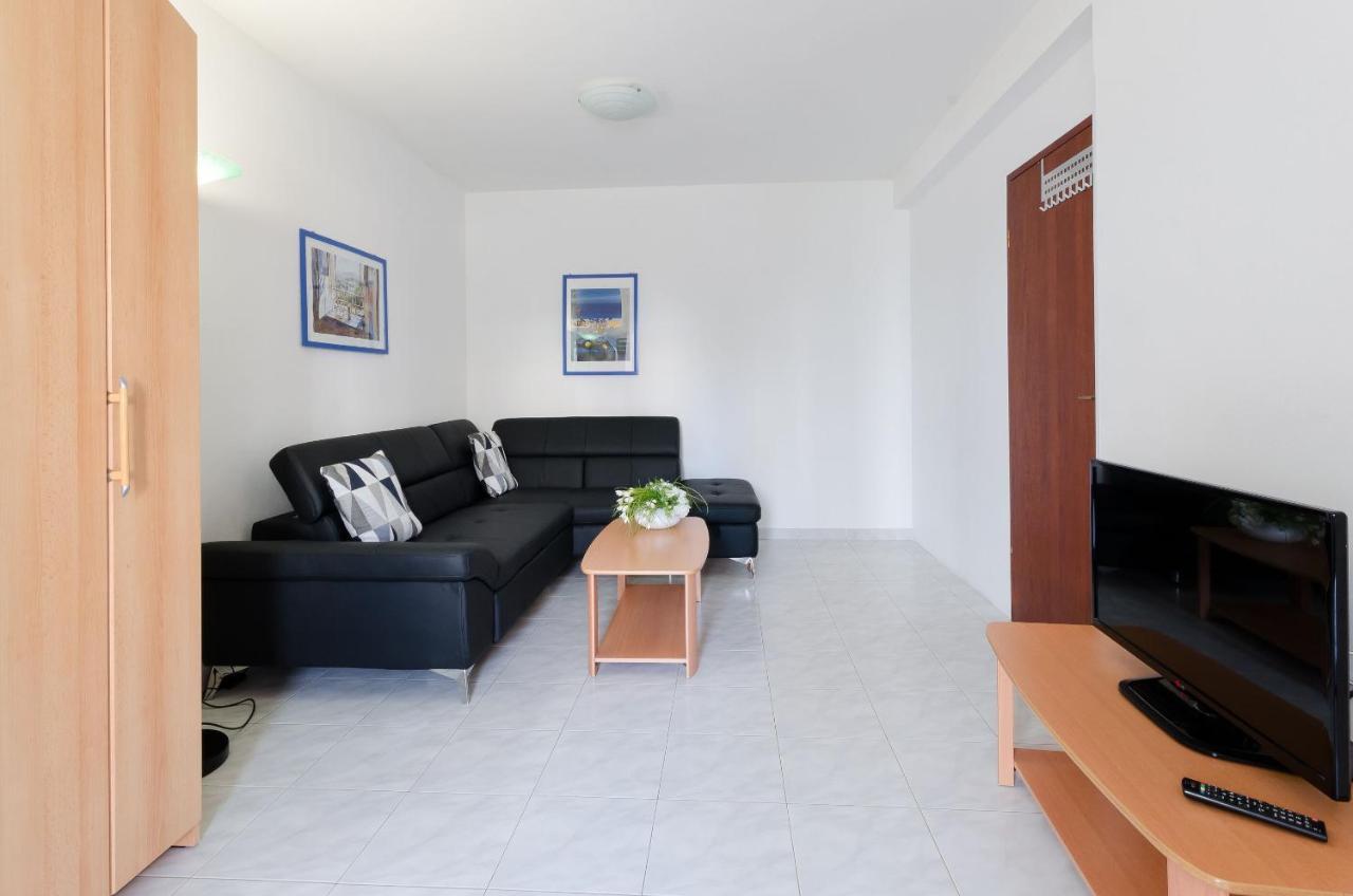 Apartments Gloria เวอร์ซาร์ ภายนอก รูปภาพ