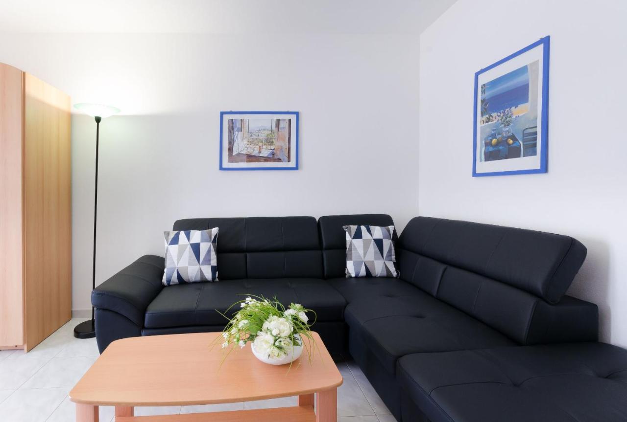 Apartments Gloria เวอร์ซาร์ ภายนอก รูปภาพ