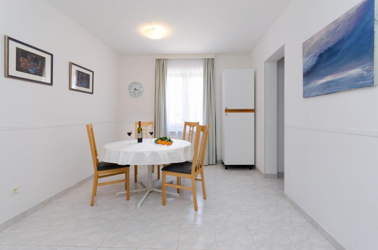 Apartments Gloria เวอร์ซาร์ ภายนอก รูปภาพ