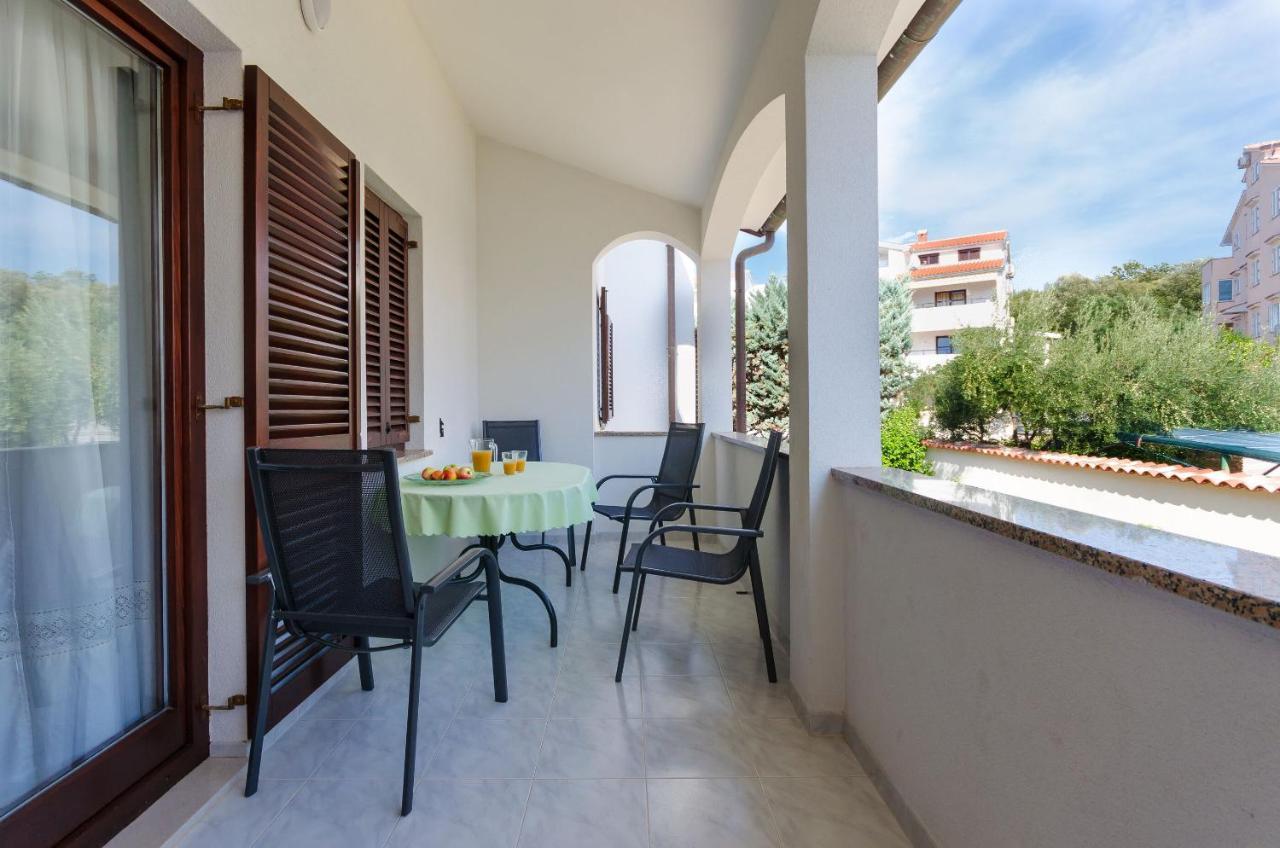 Apartments Gloria เวอร์ซาร์ ภายนอก รูปภาพ