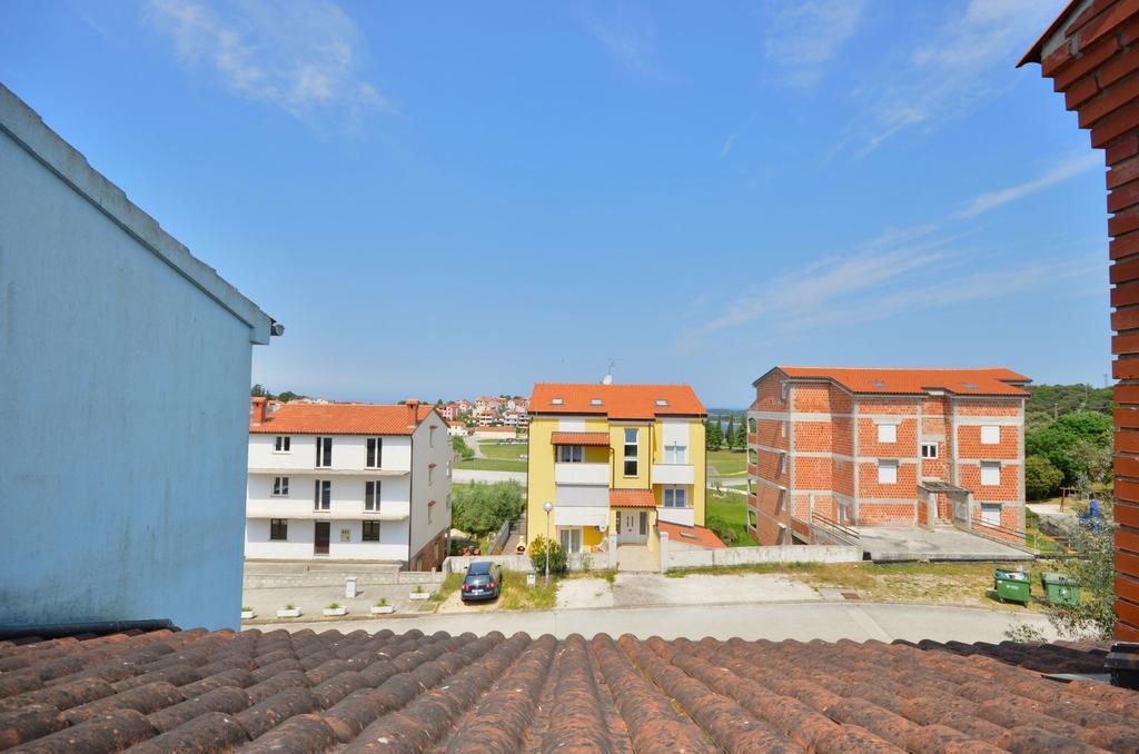 Apartments Gloria เวอร์ซาร์ ภายนอก รูปภาพ