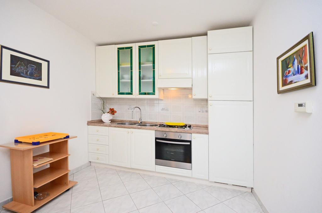 Apartments Gloria เวอร์ซาร์ ภายนอก รูปภาพ