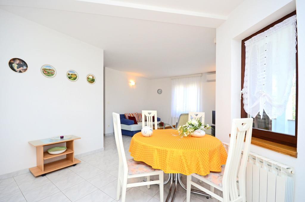 Apartments Gloria เวอร์ซาร์ ภายนอก รูปภาพ