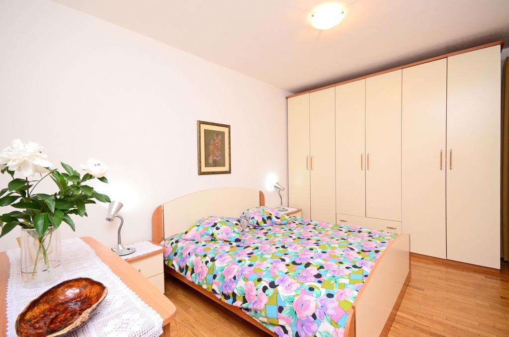 Apartments Gloria เวอร์ซาร์ ภายนอก รูปภาพ