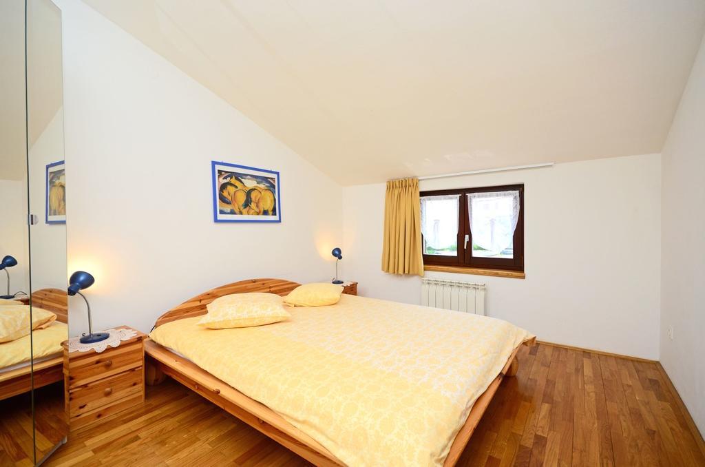 Apartments Gloria เวอร์ซาร์ ภายนอก รูปภาพ