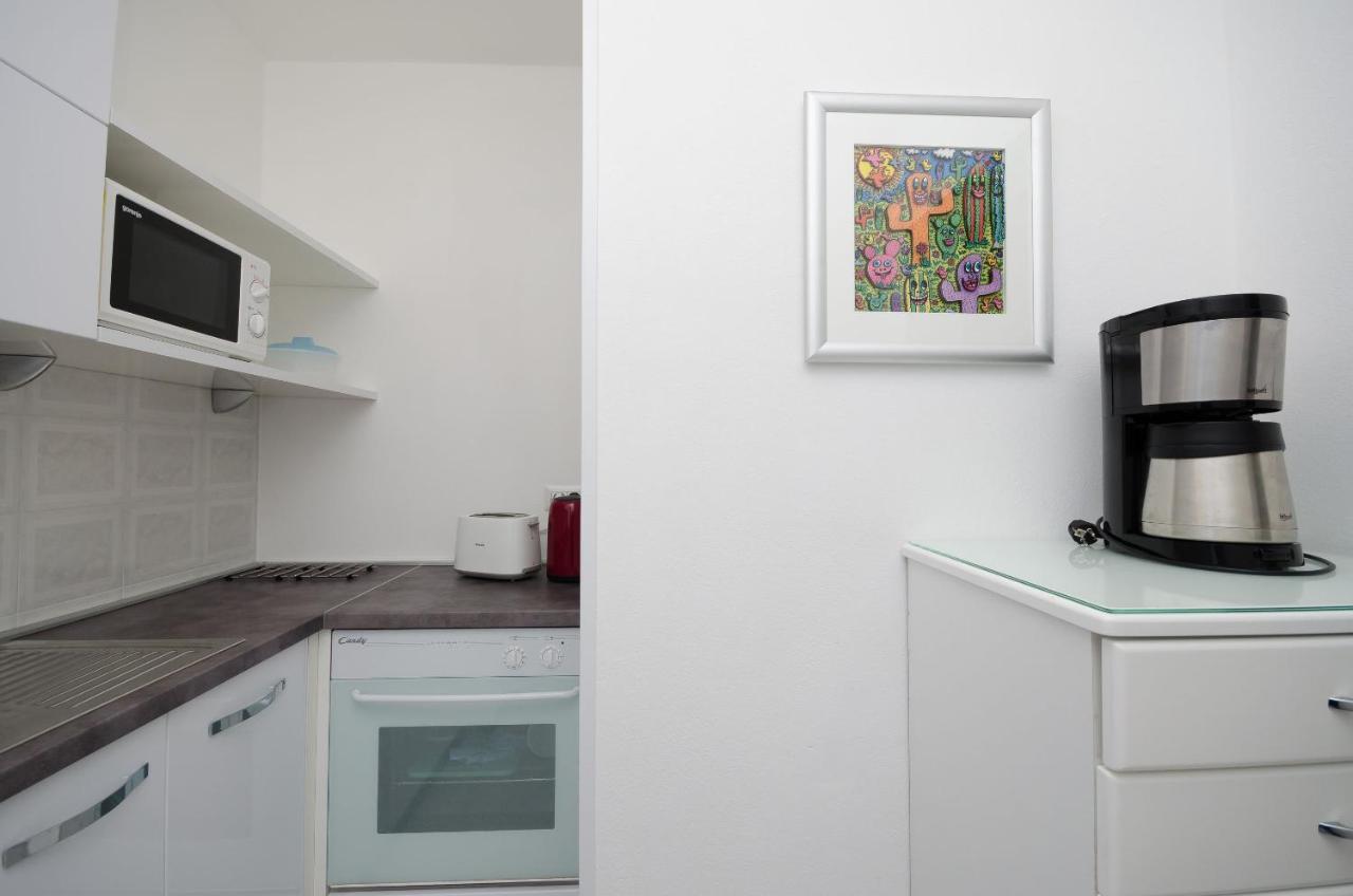 Apartments Gloria เวอร์ซาร์ ภายนอก รูปภาพ